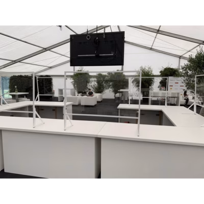 Buffetschutz Acryl Steel white in weißes Stahlgestell – Buffetmobiliar mieten bei Unique Event Rental Hamburg
