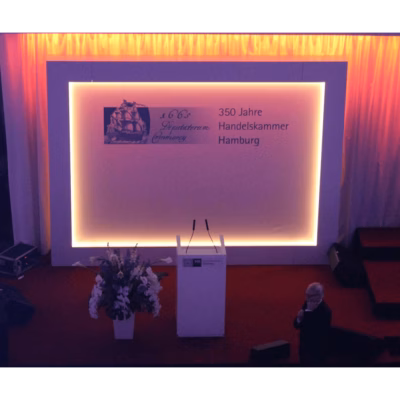 Logo-Rahmen in weiß – Zubehör mieten bei Unique Event Rental Hamburg