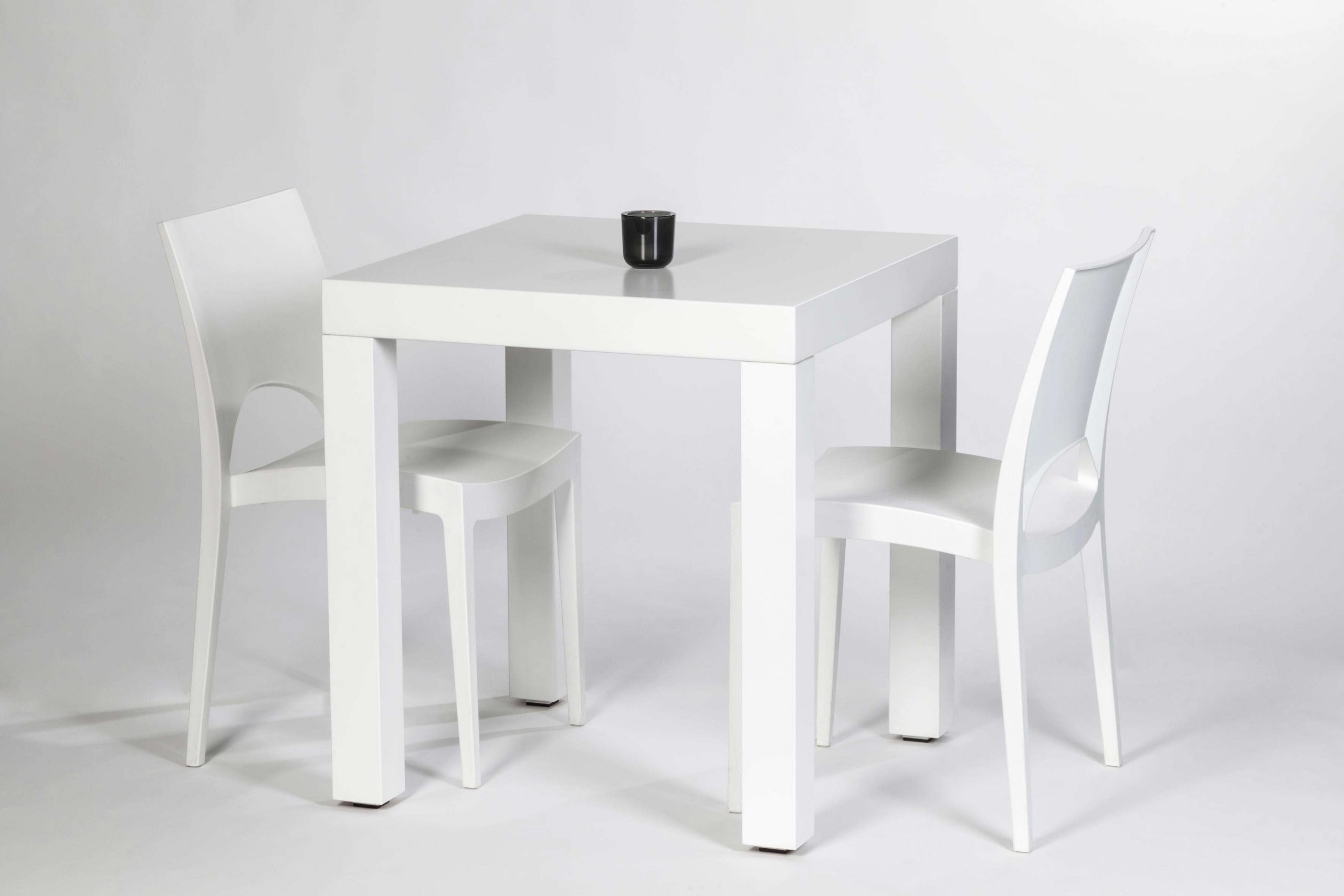 Dinnertisch Levante PURE S, weißer Tisch mit zwei Stühlen