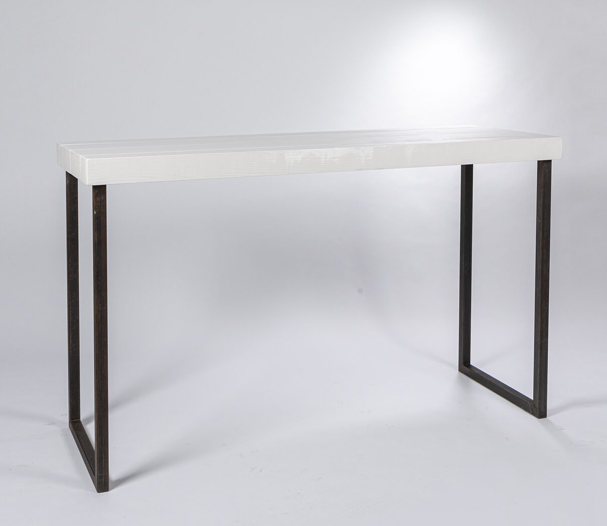 Stehtisch Sylt L Steel grey mit weißer Holzplatte und grauem Stahlgestell