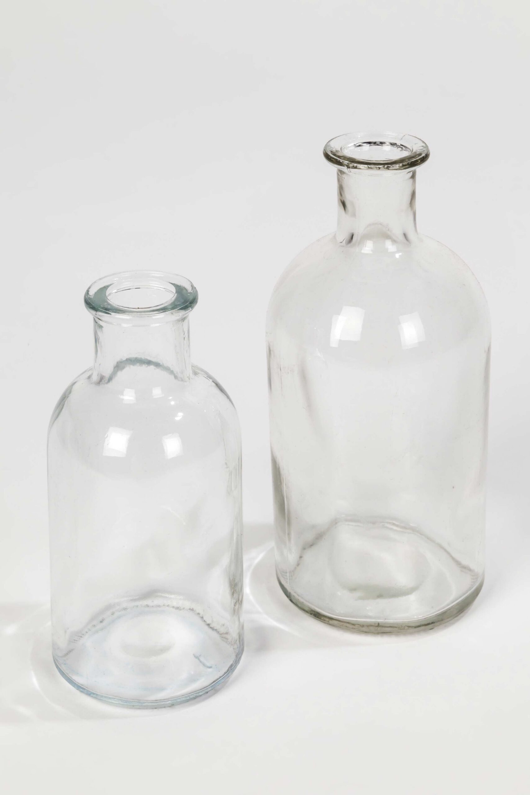 Flaschenvase aus transparentem Glas in zwei Größen
