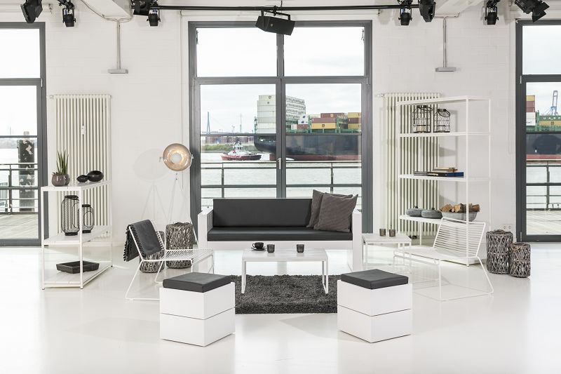 Sylt GREY Sofa 3-Sitzer in heller Lounge am Hafen