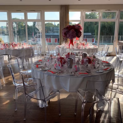 Floristikbeispiel Dinnertische mieten bei Unique Event Rental Hamburg