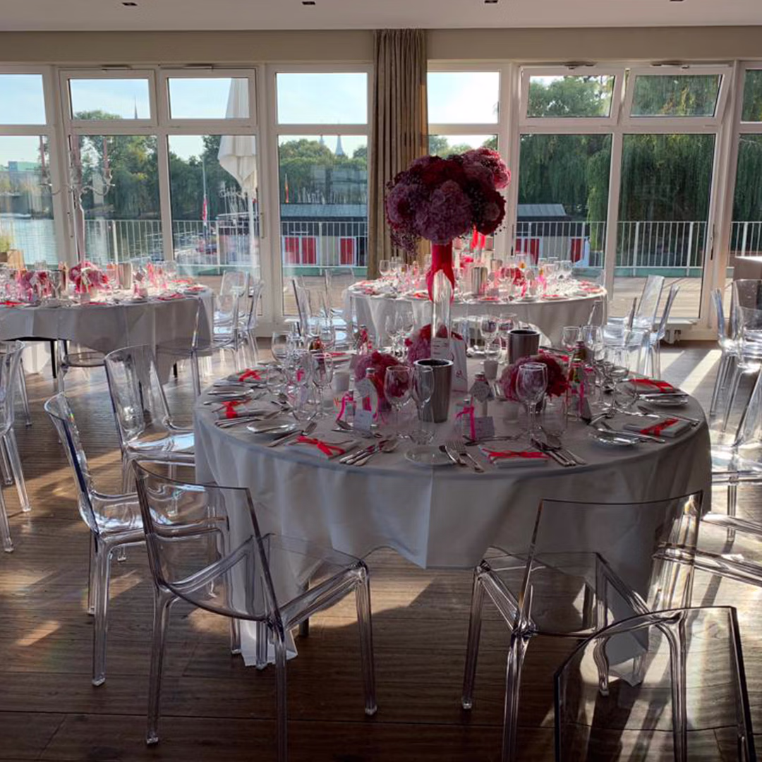 Floristikbeispiel Dinnertische mieten bei Unique Event Rental Hamburg