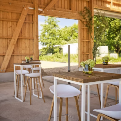 Floristikbeispiel Stehtische & Loungetische mieten bei Unique Event Rental Hamburg